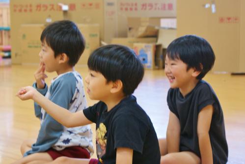 ４