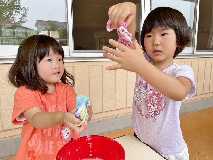 「どうやってするの？」　「ギューってしぼるんだよ！」の画像