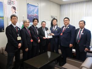 長谷川官房審議官