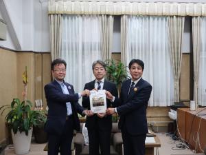 新川局長