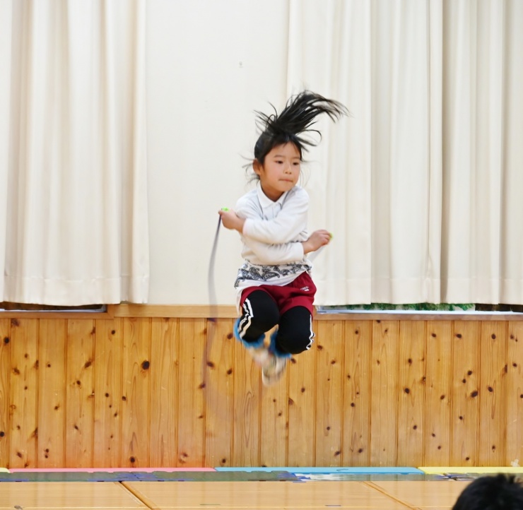 ☆なわとび☆まえとび、うしろとび、あやとび…練習の成果がしっかり出せましたね！