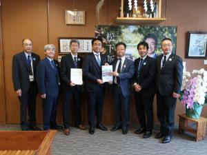 松下新平参議院議員