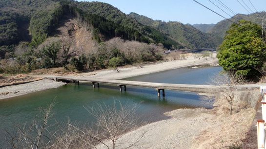 長春橋(ナガハルハシ)