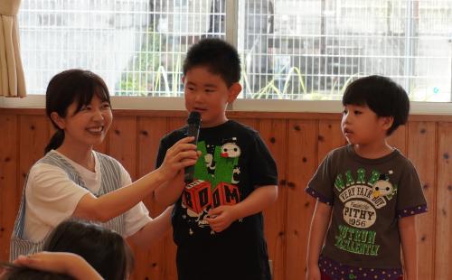 ４