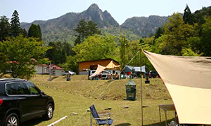 ▲鹿川キャンプ場のケビンとオートキャンプ場の画像