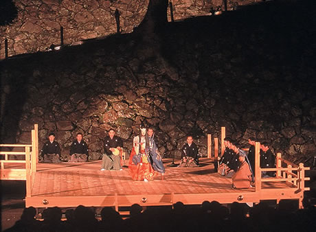 image:Nobeoka Tengaichi Takigi Noh Theater