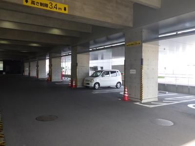 北側ピロティ駐車場の外観です。